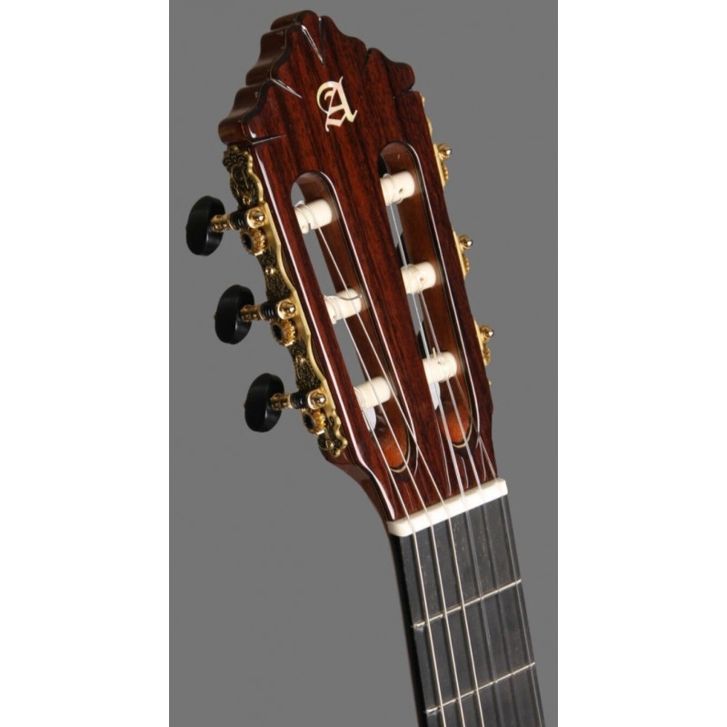 Классическая гитара Alhambra 10 Premier в кейсе 4/4 фото 5