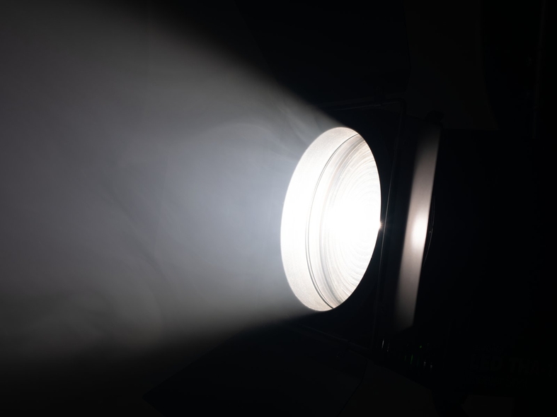 Светодиодный прожектор Френеля (Fresnel) LED THA-150F Theater-Spot фото 9