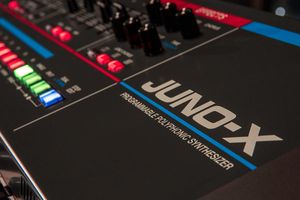 JUNO-X вінтажний синтезатор