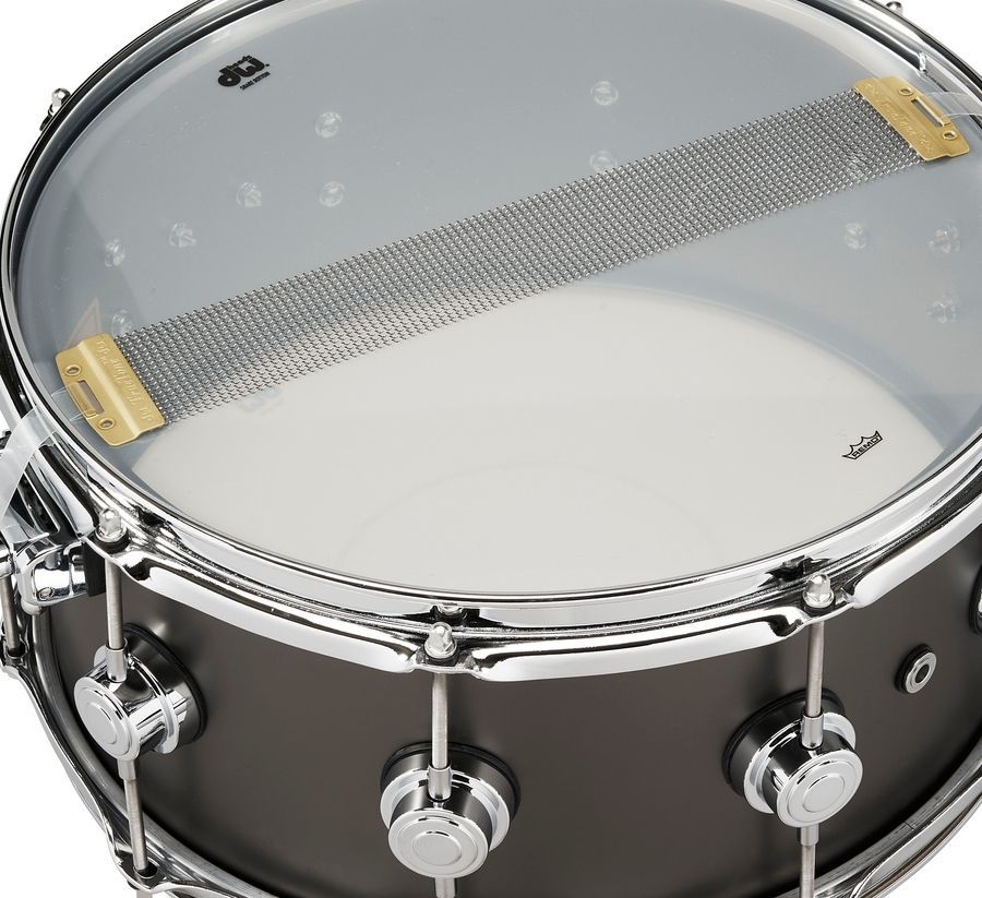 DW DRVD6514SVCBKSatin Black over Brass Snare 6.5x14 DW-X244 фото