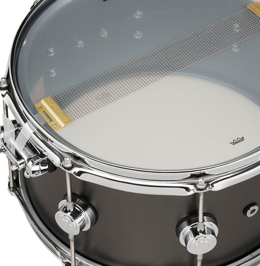 DW DRVD0713SVCBKSatin Black over Brass Snare 7x13 DW-X245 фото