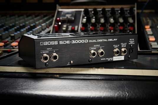 Педаль эффектов Boss SDE-3000D Dual Digital Delay — купить от