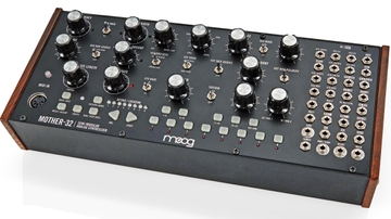 MOOG MOTHER-32 Синтезатор аналоговый фото 1
