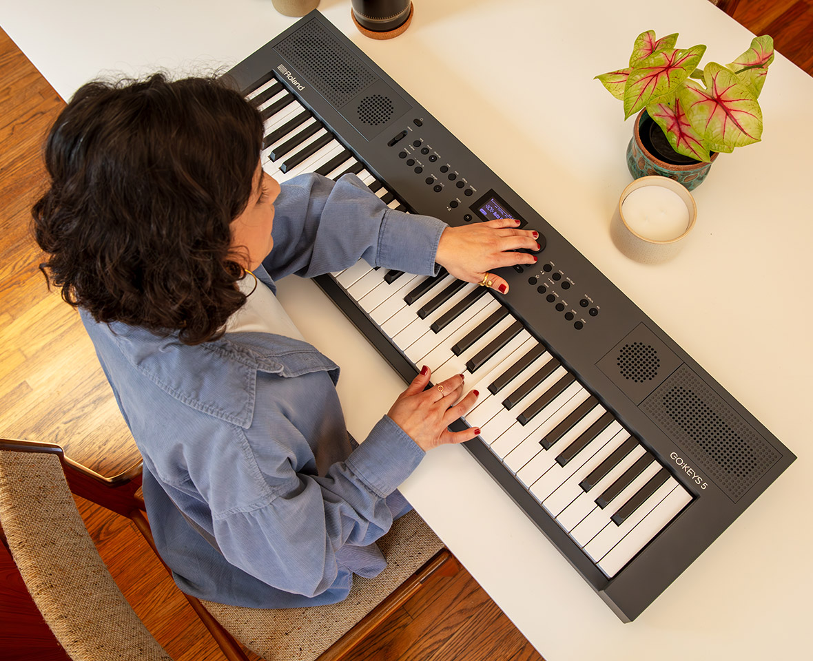 Синтезатор Roland GO:KEYS-5-GT графит — купить от официального